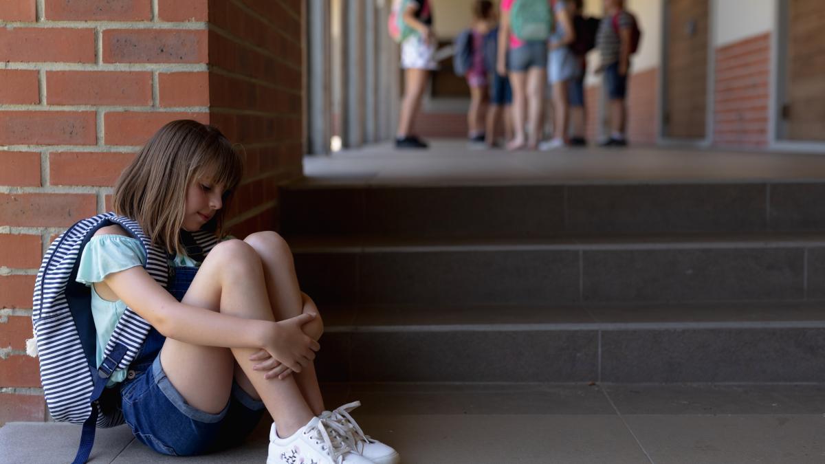 frica-de-respingere-la-copii-de-ce-apare--care-sunt-simptomele-si-cum-cum-sa-o-tratezi-specialistii-ofera-un-ghid-complet-parintilor_62844400