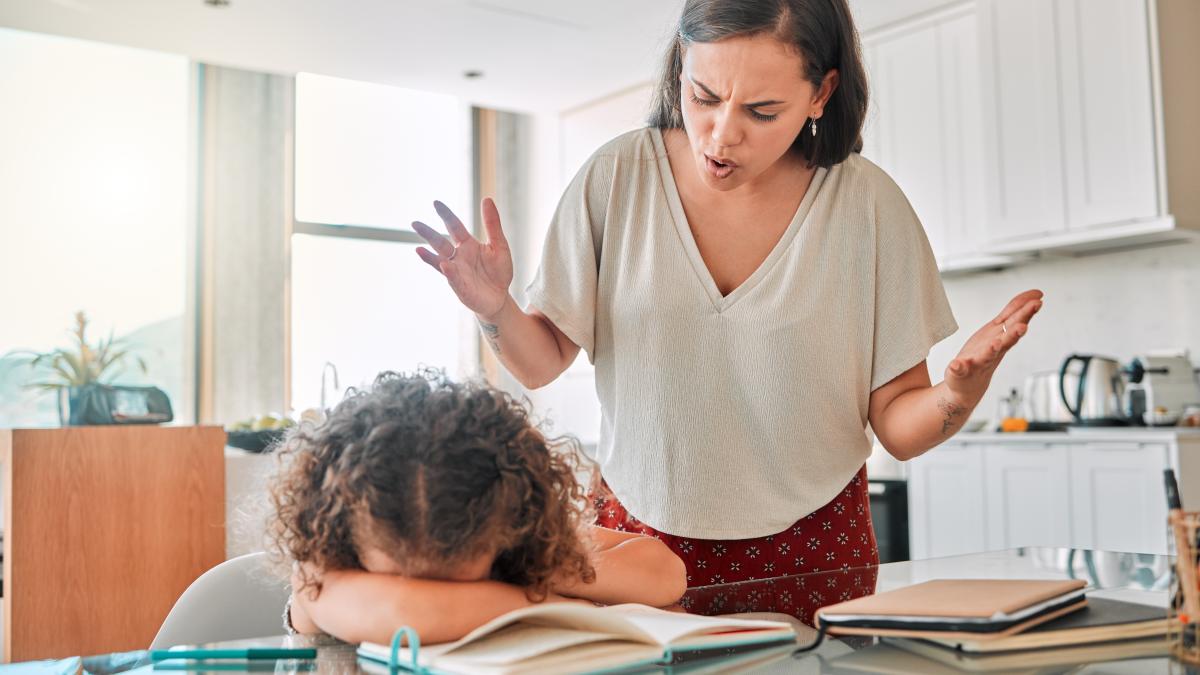 te-ai-saturat-sa-ti-cicalesti-copilul-sa-si-faca-temele-in-fiecare-zi-iata-o-tehnica-in-5-pasi-care-il-va-motiva_75833200