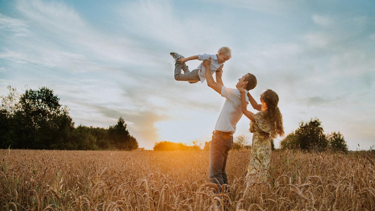 pentru-a-creste-baieti-care-respecta-femeile-urmeaza-aceste-5-sfaturi-de-la-experti-avem-ocazia-de-a-modela-barbati-care-sa-reprezinte-o-schimbare-pozitiva_35619200