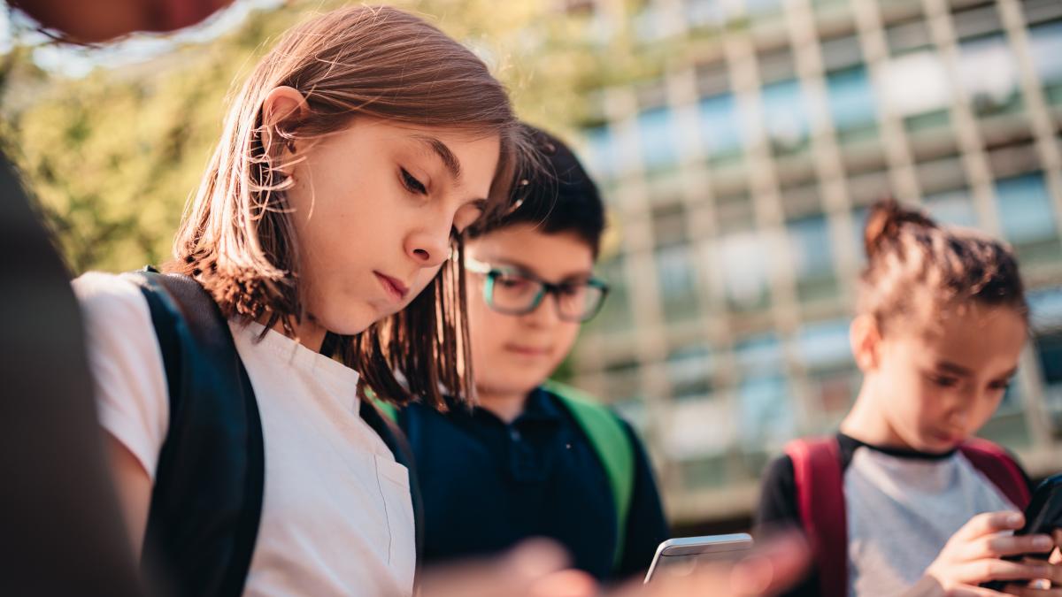 contract-cu-15-reguli-pentru-a-i-permite-copilului-sa-aiba-un-telefon-mobil--experti-acesta-este-momentul-potrivit-_00466300