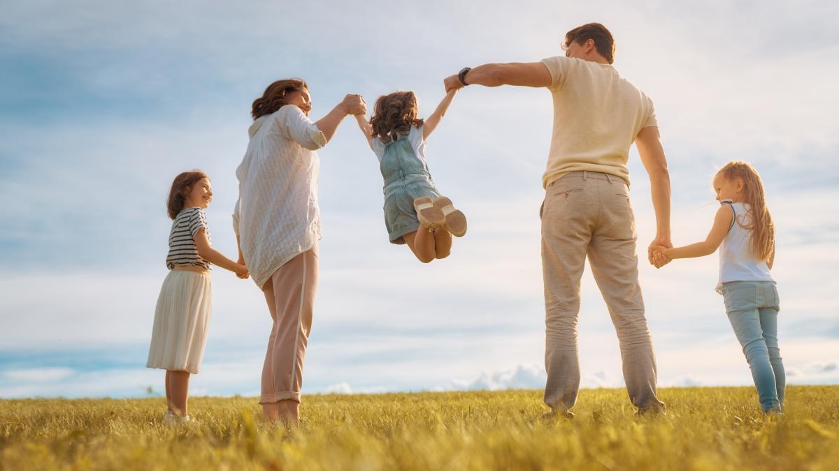 un-expert-in-neurostiinta-dezvaluie-secretele-parintilor-care-ofera-siguranta-copiilor-cele-patru-obiceiuri-care-fac-diferenta_05951200