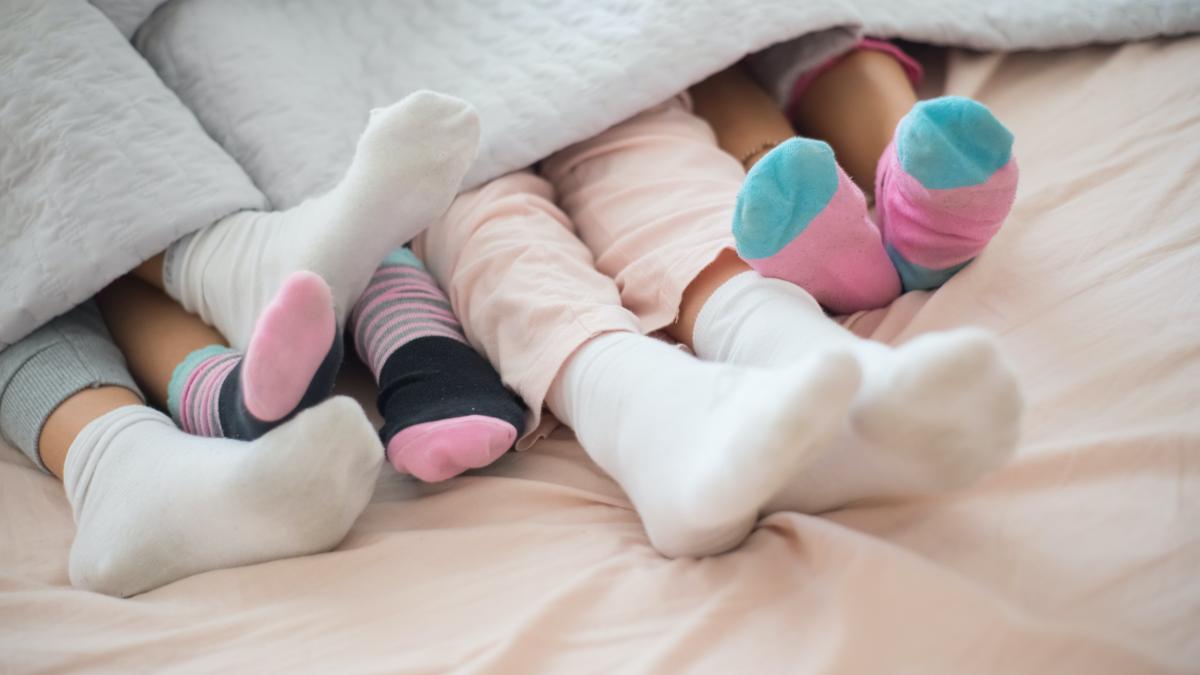 copiii-care-dorm-cu-sosete_36013400