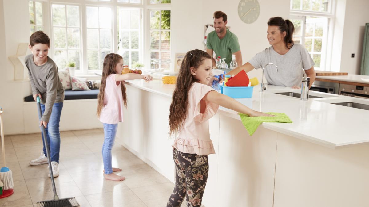 aceasta-este-varsta-ideala-pentru-a-i-invata-pe-copii-sa-mentina-ordinea-si-curatenia-acasa_96850100