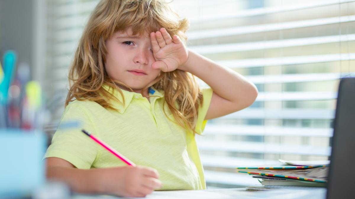 trei-sfaturi-de-la-un-psiholog-pentru-a-ajuta-un-copil-care-are-ticuri-nervoase-exista-momente-cand-necesita-o-atentie-speciala_79051700