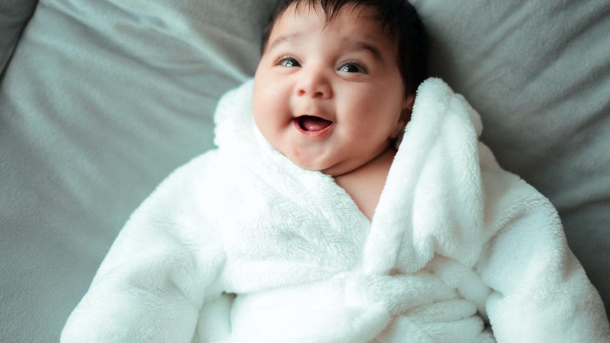 copilul-isi-mesteca-limba_92194500