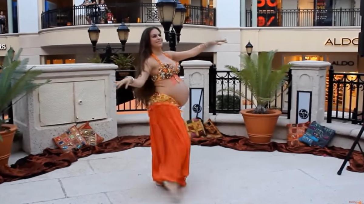 dansul-din-buric-in-timpul-sarcinii_50717600