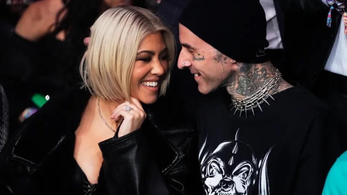 kourtney-kardashian-si-travis-barker_37043000