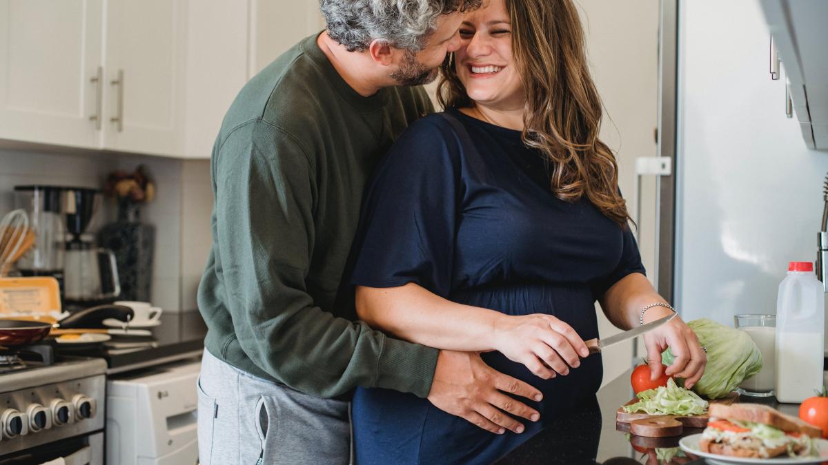 de-ce-se-ingrasa-barbatii-in-timpul-sarcinii_17649500