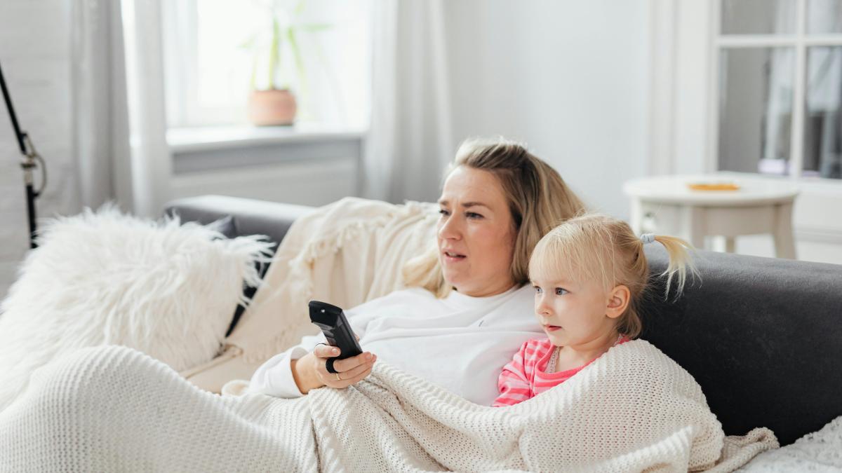 copilul-inghite-o-baterie_99037600