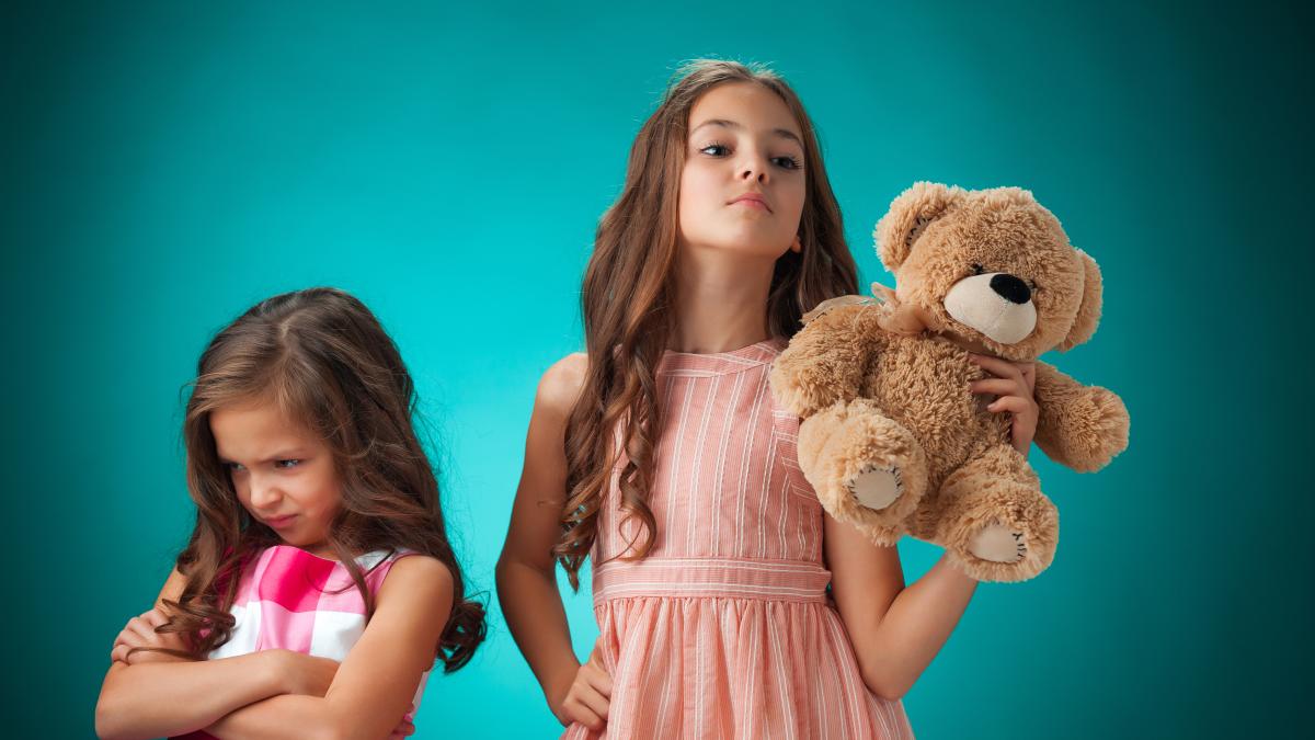 egoismul-la-copii-cum-sa-actionezi-daca-trebuie-sa-o-faci-si-cum-sa-i-inveti-sa-fie-generosi--un-ghid-de-la-un-celebru-pediatru-si-psihanalist-englez_29890700