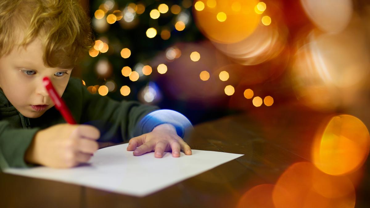 scrisoarea-catre-mos-craciun-este-mult-mai-mult-decat-o-cerere-de-cadouri-cum-sa-ti-ajuti-copilul-pentru-a-face-aceasta-experienta-si-mai-speciala_43494100