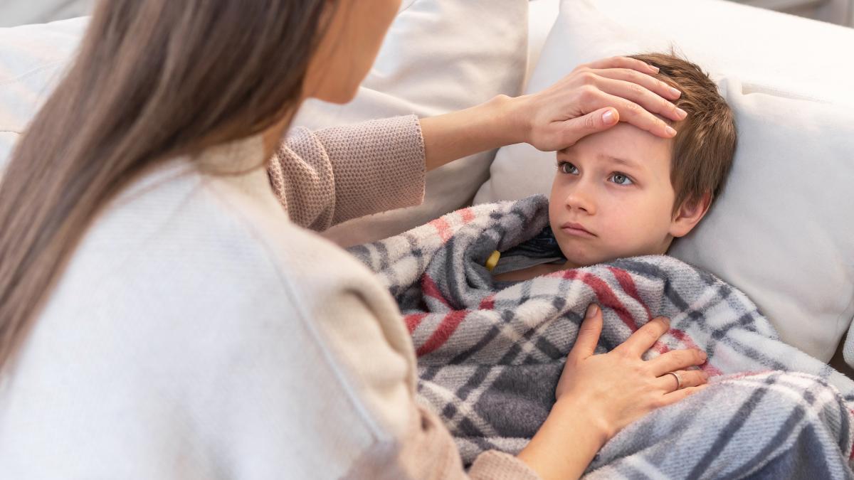 82prc--dintre-parintii-romani-considera-ca-trebuie-antibiotic-daca-febra-persista-mai-multe-de-3-zile-la-copil--dr--miron-explica-de-ce-aceste-credinte-populare-sunt-periculoase--video_70027500