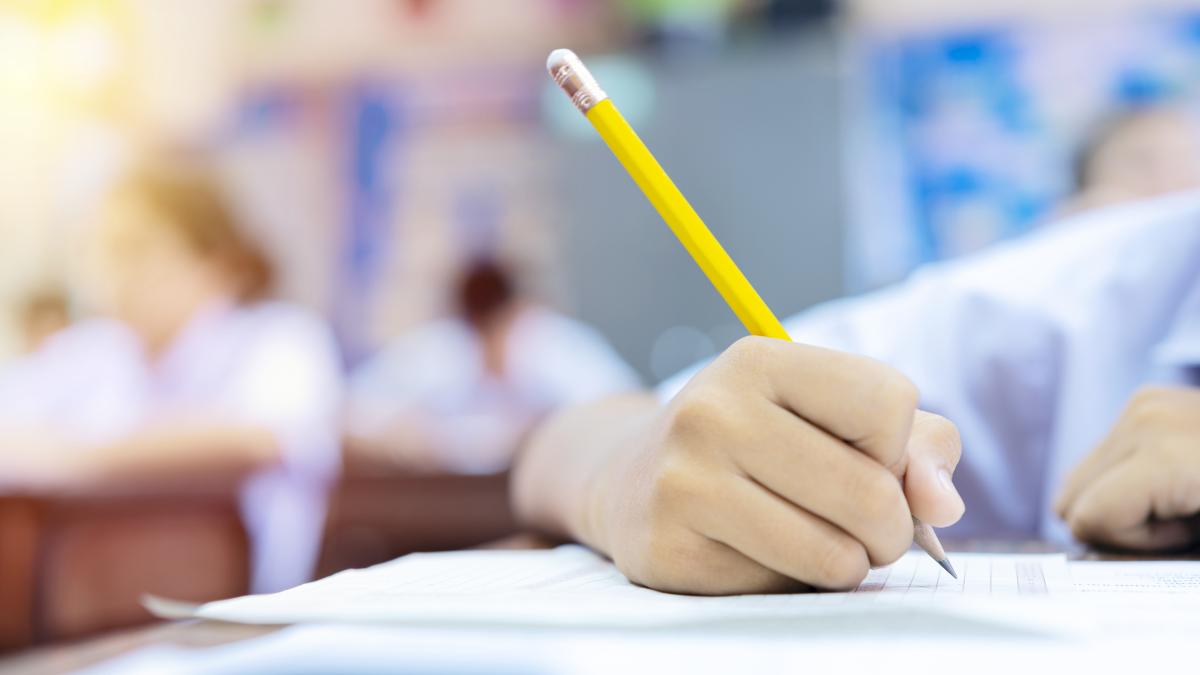 pisa-2022--romania-ocupa-locul-45-la-matematica-si-citire--locul-48-la-stiinte-si-se-claseaza-pe-penultimul-loc-in-randul-tarilor-ue-participante_48868100