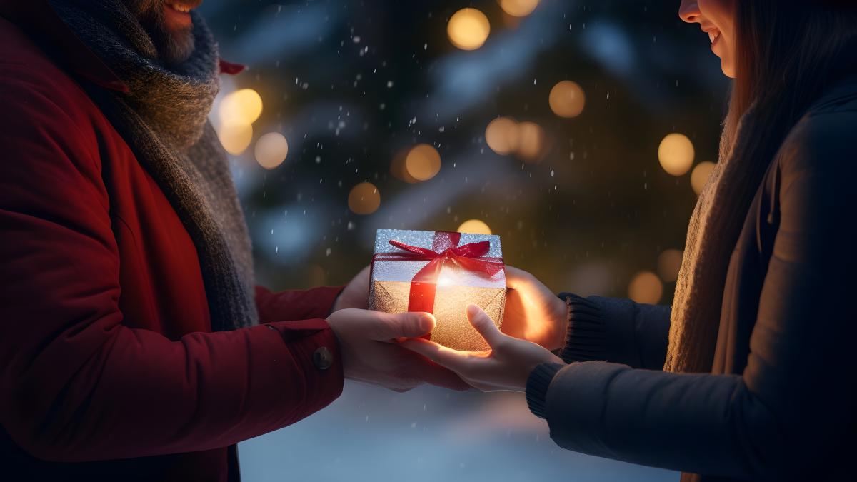 de-ce-oferirea-de-cadouri-ne-face-mai-fericiti-decat-primirea-lor--asta-spune-psihologia_24181500