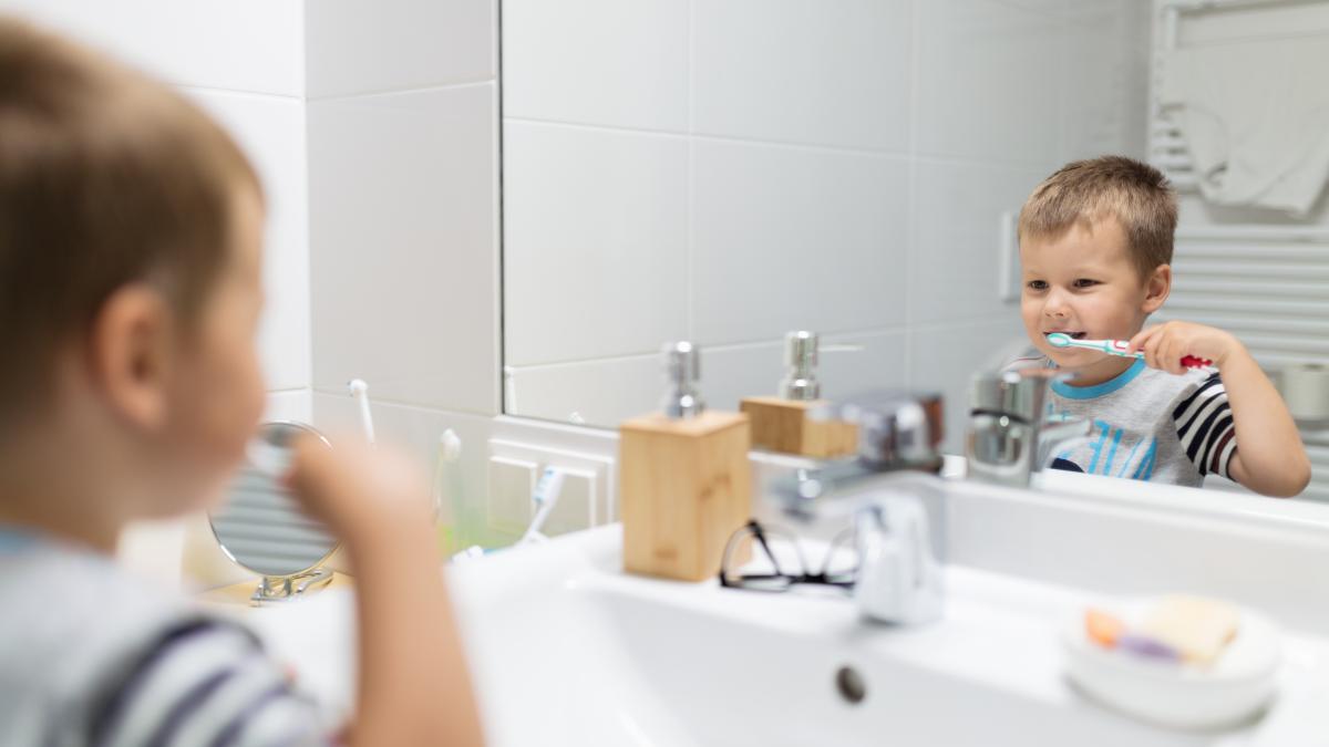 importanta-fluorului-in-igiena-orala-a-copiilor--dr--nicoara-este-foarte-bine-sa-fie-folosit-macar-de-2-3-ori-pe-saptamana_58676900