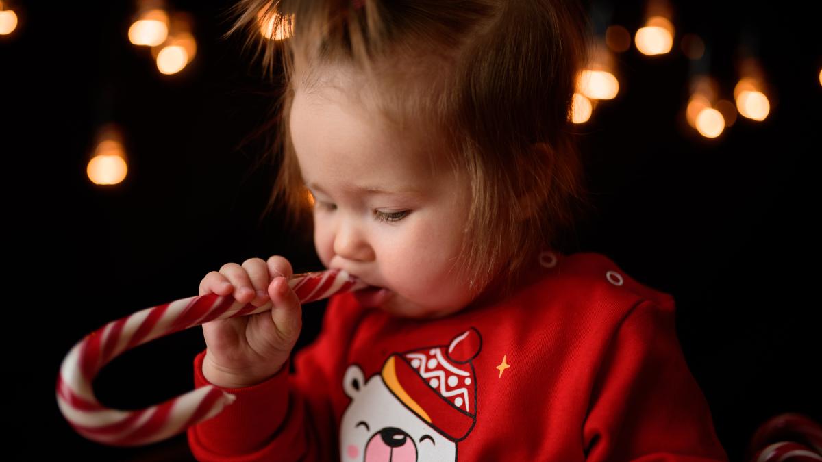 evitati-riscurile-de-sufocare-la-copii--de-anul-nou-pediatrii-avertizeaza-ca-strugurii-nu-sunt-singurul-pericol-asfixierea--a-treia-cauza-de-deces-nenatural-la-copiii-sub-5-ani_57631300