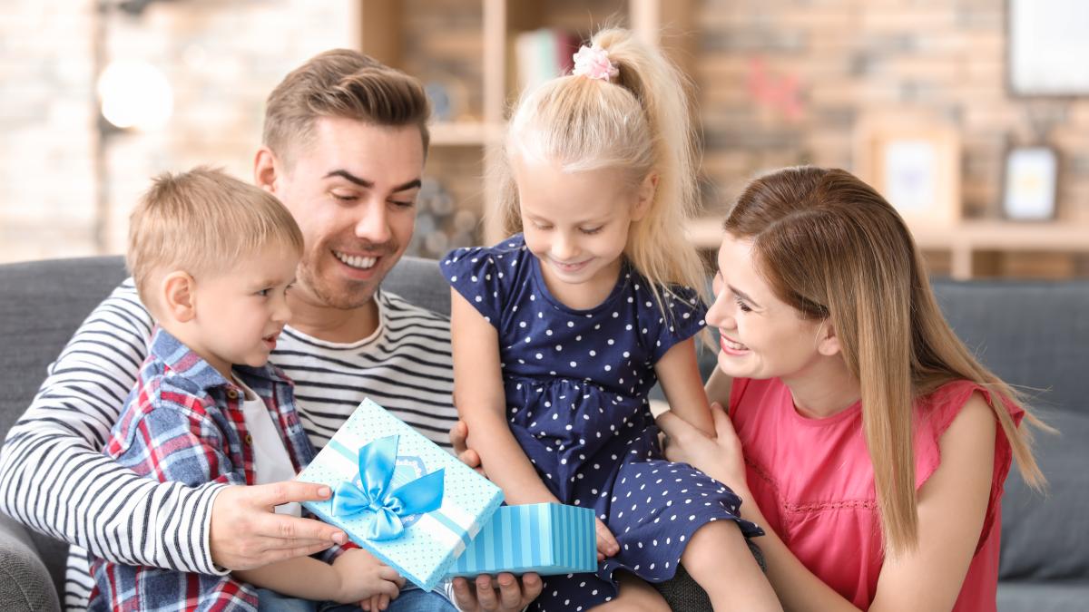 mesajul-e2809eascunse2809d-pe-care-il-transmiteti-cand-faceti-un-cadou-si-la-care-sigur-nu-v-ati-gandit--un-psiholog-explica-adevaratul-sens-al-daruirii_37123800