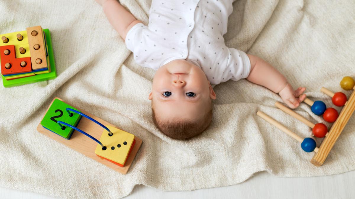 cand-va-incepe-copilul-meu-sa----isi-recunoasca-numelevadameargavorbeasca-raspunsuri-la-cele-mai-frecvente-intrebari-ale-parintilor_04137300