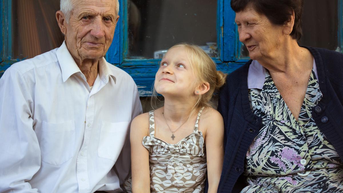 parintii-si-bunicii-nu-sunt-de-acord-cu-privire-la-modul-de-crestere-a-copiilor--disciplina--mancarea-si-timpul-pe-ecrane-provoaca-dispute--arata-un-sondaj_69069100