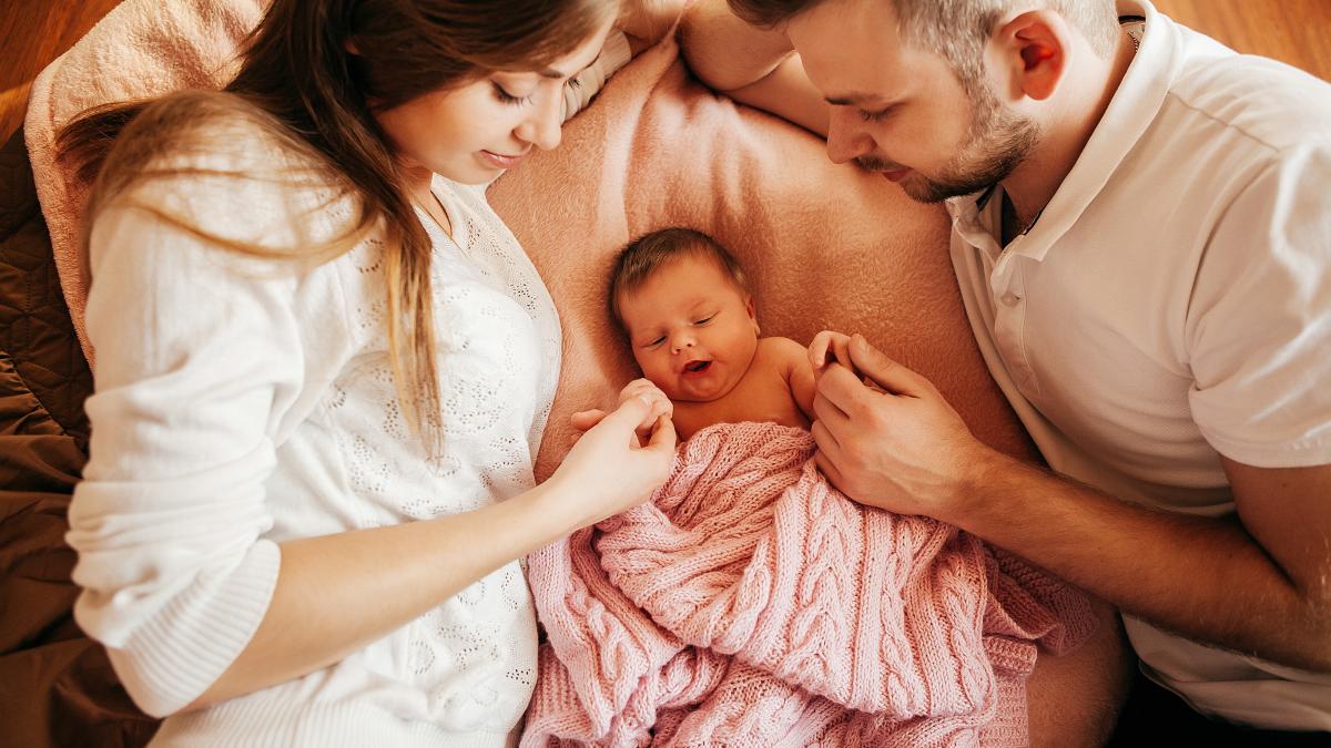 father-and-his-very-important-role-in-the-breastfeeding-process--dr--ilinca-tranulis-the-partner-can-protect-the-mother-child-couple_13096500