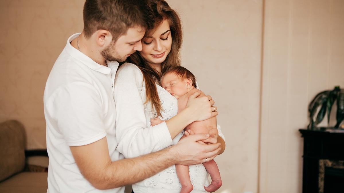 tatal-si-rolul-lui-foarte-important-in-procesul-de-alaptare--dr--ilinca-tranulis-partenerul-poate-proteja-cuplu-mama-copil_11459500