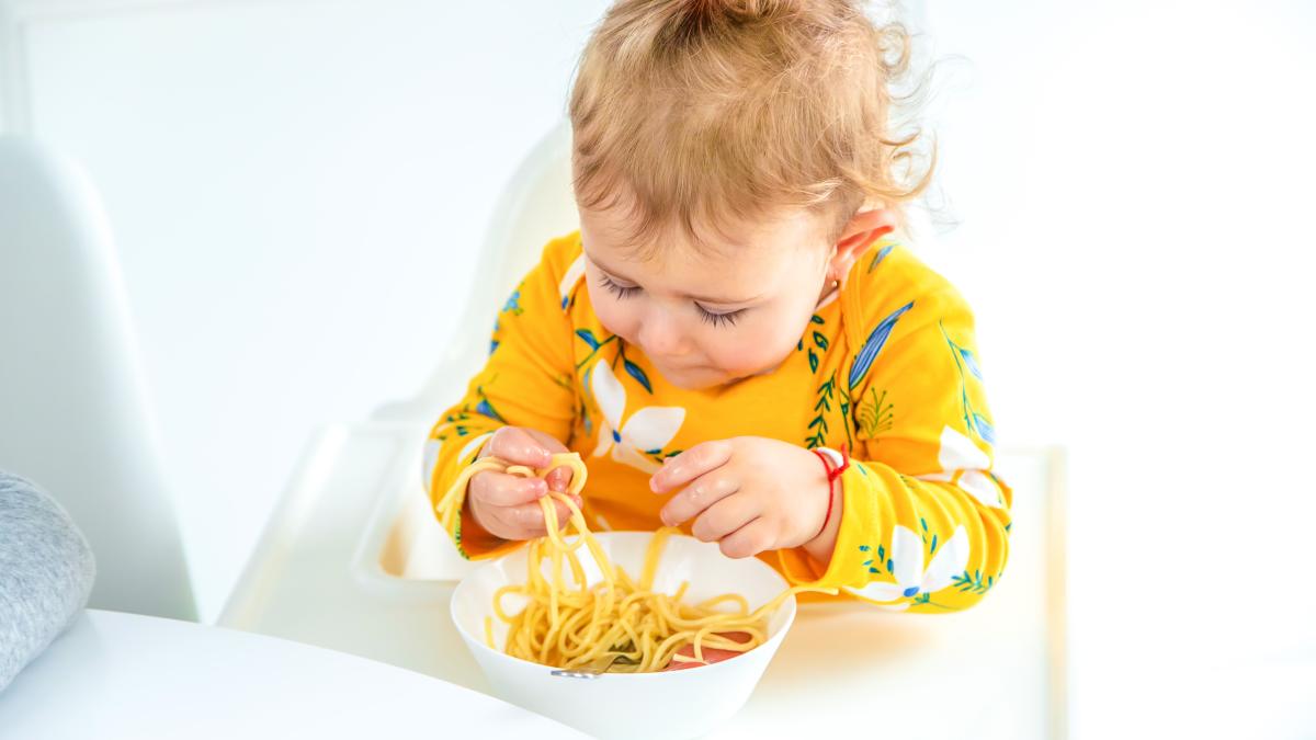 cum-sa-crestem-autonomia-copiilor-nostri-la-masa-le-va-dezvolta-stima-de-sine_65093600