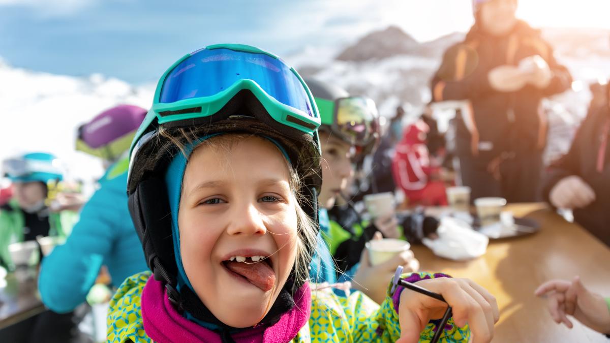 a-inceput-vacanta-de-schi-pentru-elevii-din-26-de-judete-multi-s-au-aventurat-deja-catre-partii_70938800