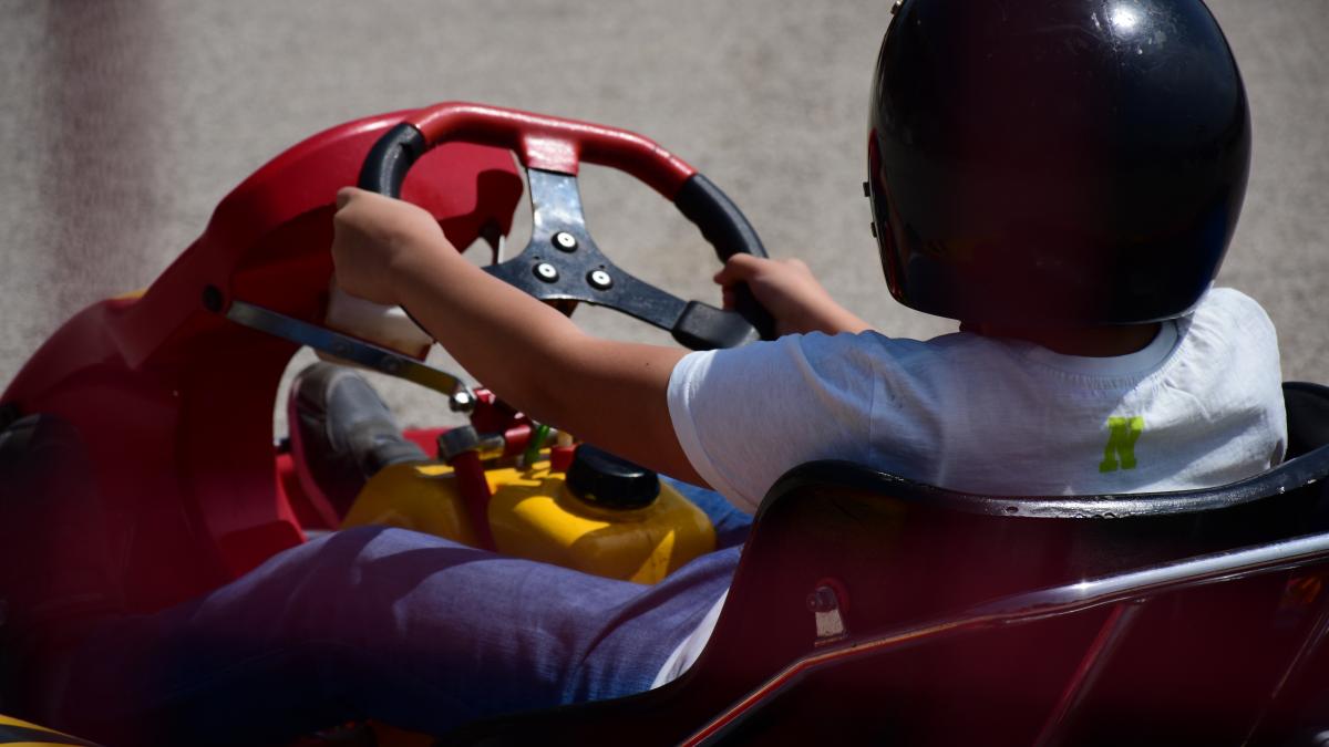 copiii--piloti-de-raliu-la-12-ani--vali-porcisteanu-sa-conduci-masini-la-viteza-aia-la-varsta-aia-e-ceva-incredibil_54145900