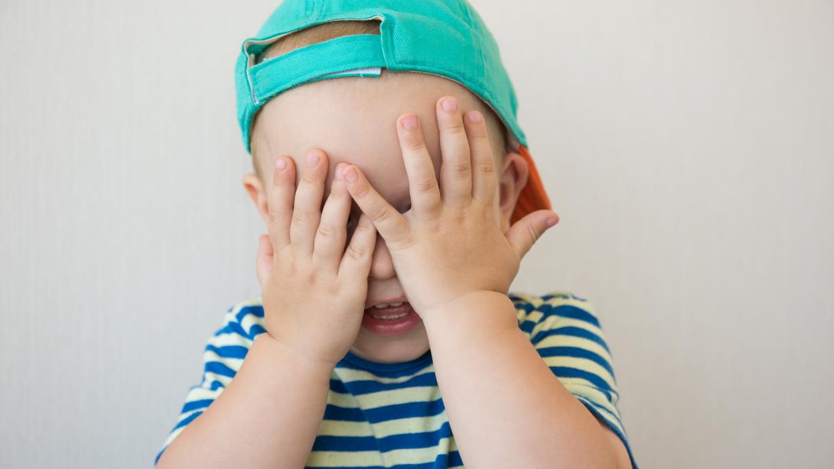 de-ce-isi-acopera-copiii-ochii-pentru-a-se-ascunde-o-serie-de-studii-de-la-universitatea-cambridge-arata-adevaratul-motiv_66536600