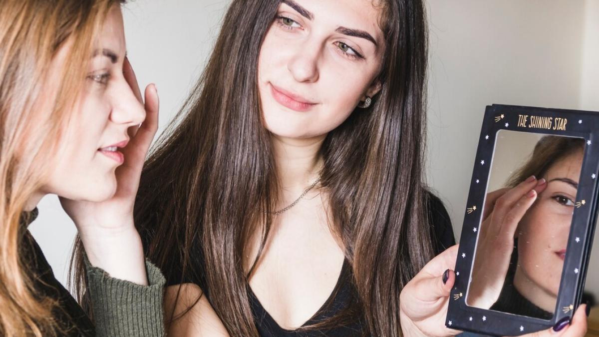 adolescentii-sunt-tot-mai-preocupati-de-aspectul-fizic--atentie-la-urmatoarele-semnale_97830300