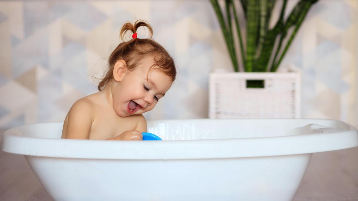 prima-baie-a-bebelusului-o-experienta-speciala-pentru-parinti-si-nou-nascut_89986800