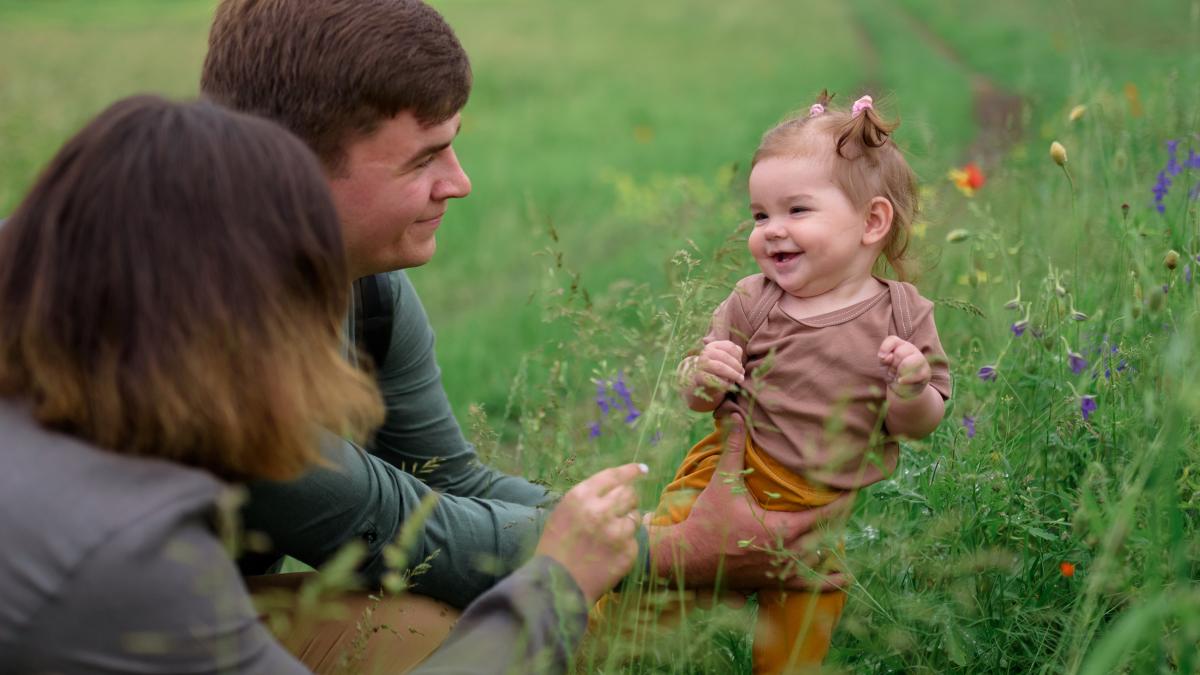 10-lectii-pentru-a-ti-face-copiii-sa-se-simta-speciali-doar-asa-ajung-tineri-increzatori-si-adulti-fericiti-si-responsabili_93295300