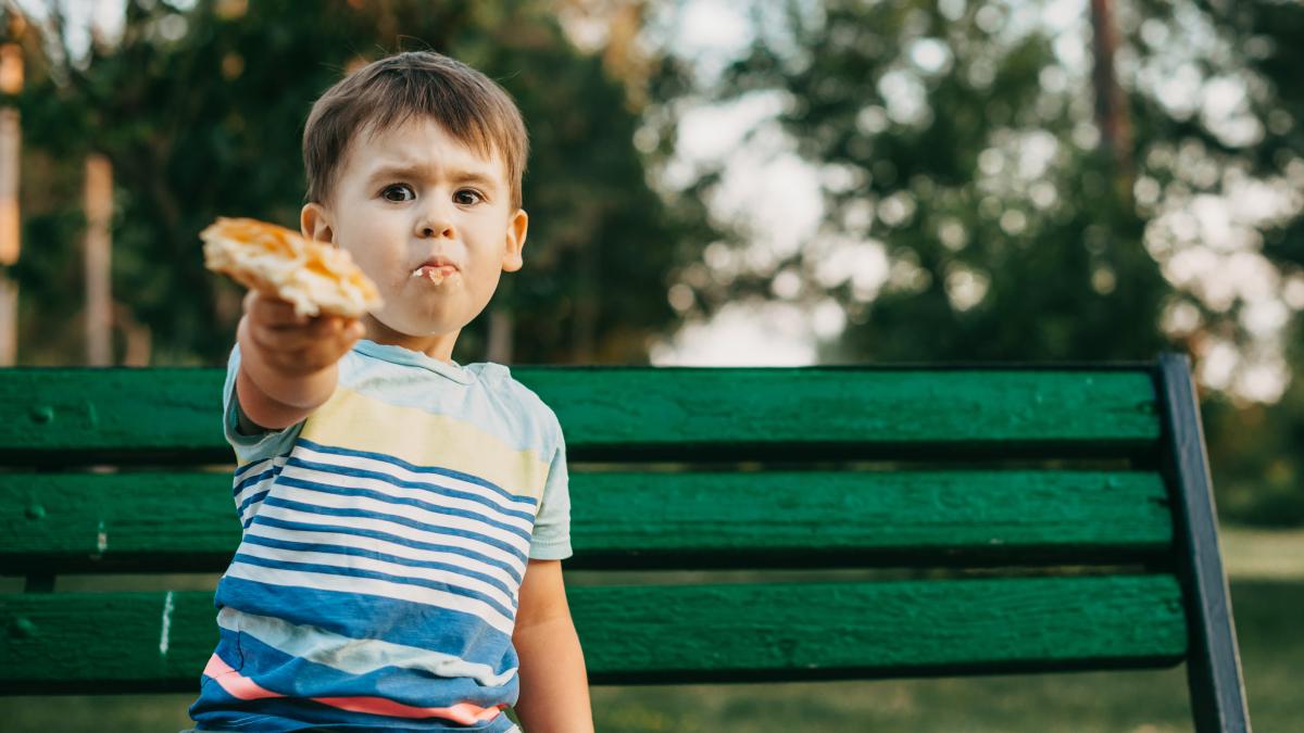 copiii-nu-mai-traiesc-senzatia-de-foame--dr--boroghina-exista-o-tendinta-de-a-i-suprasatura-au-ei-nevoie-de-ceva-de-rontait-sau-de-ceva-dulce_67308300