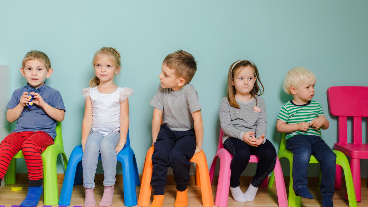 sase-ore-de-stat-pe-scaun-la-gradinita-sau-la-scoala-nu-sunt-benefice-pentru-un-copil--atrage-atentia-un-psihiatru_65719000