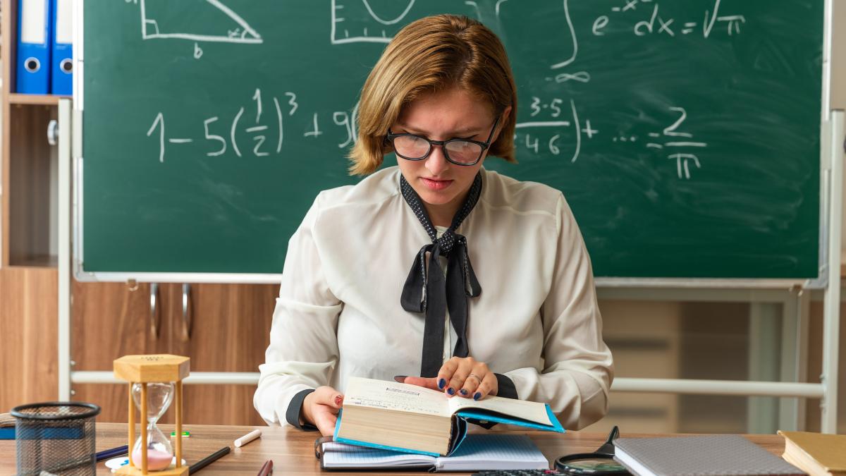 primele-didactice-si-profesionale-pentru-2-000-de-profesori-si-angajati-din-invatamant--intarziate-de-6-luni--cand-vor-fi-alimentate-cardurile_49438600