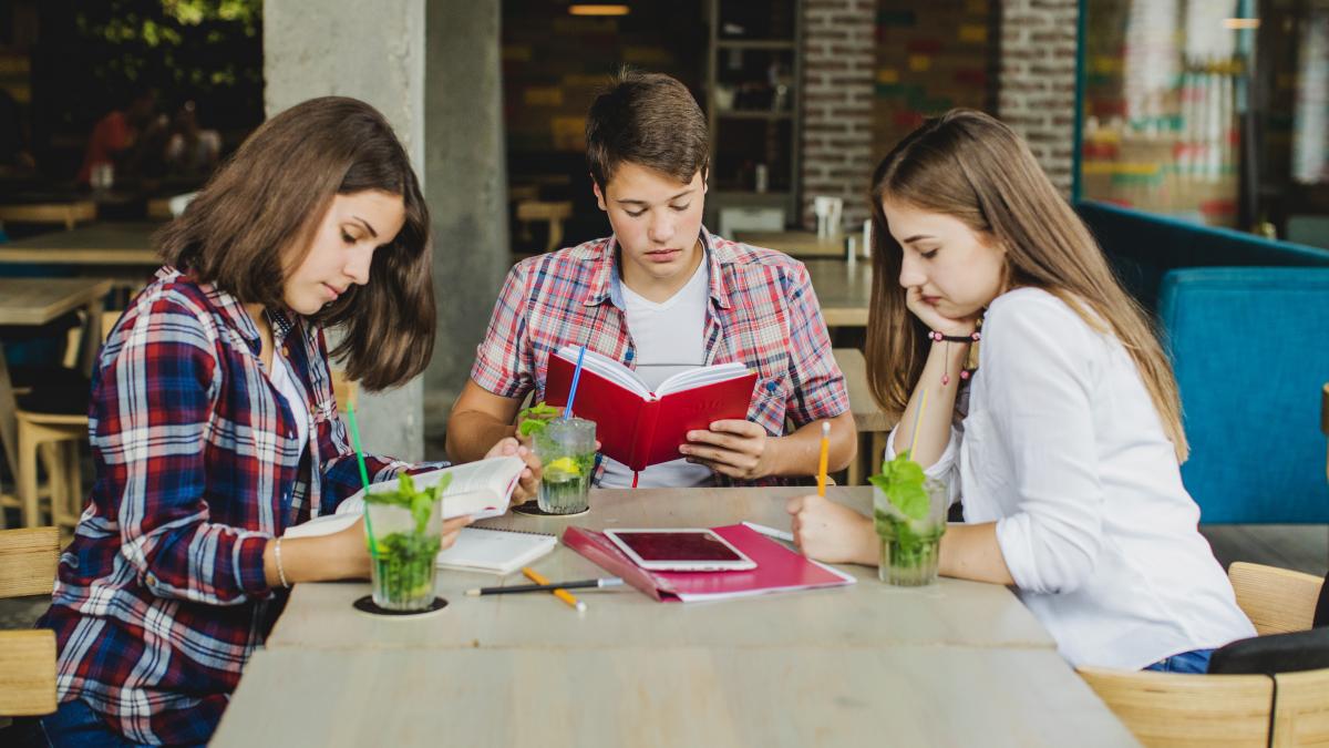 criza-lecturii--profesorul-ioan-neacsu-e2809ecand-ai-intrat-in-scoala--inseamna-ca-ai-intrat-intr-o-zona-in-care-libertatile-tale-sunt-legate-de-competentele-talee2809d--video_94326200