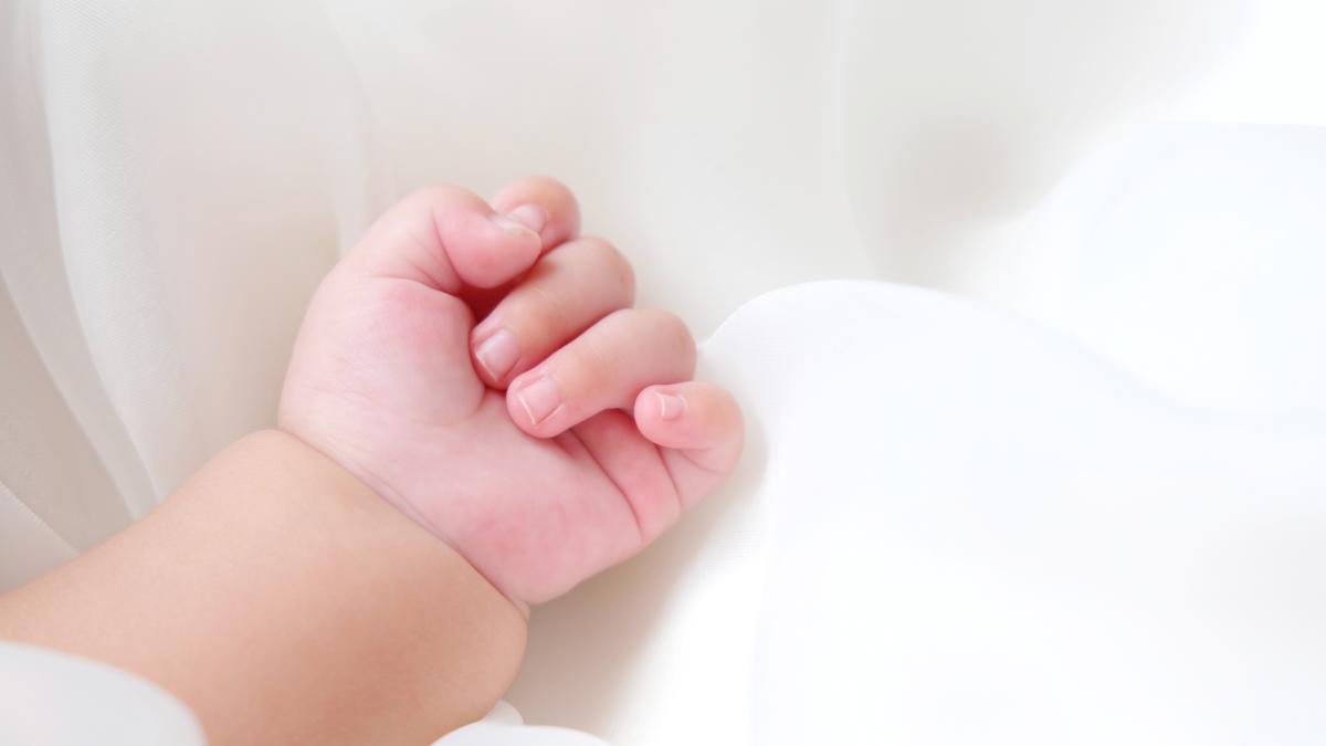 o-mama-a-adus-pe-lume-o-fetita-chiar-in-timpul-eclipsei-totale-de-soare--parintii-au-ales-un-e2809enume-perfecte2809d_48176000