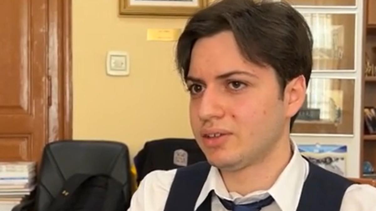 povestea-lui-paul--un-adevarat-geniu-al-zilelor-noastre-a-ajuns-sa-se-califice-la-atat-de-multe-olimpiade-incat-a-devenit-imposibil-sa-fie-prezent-fizic-la-toate_63362700