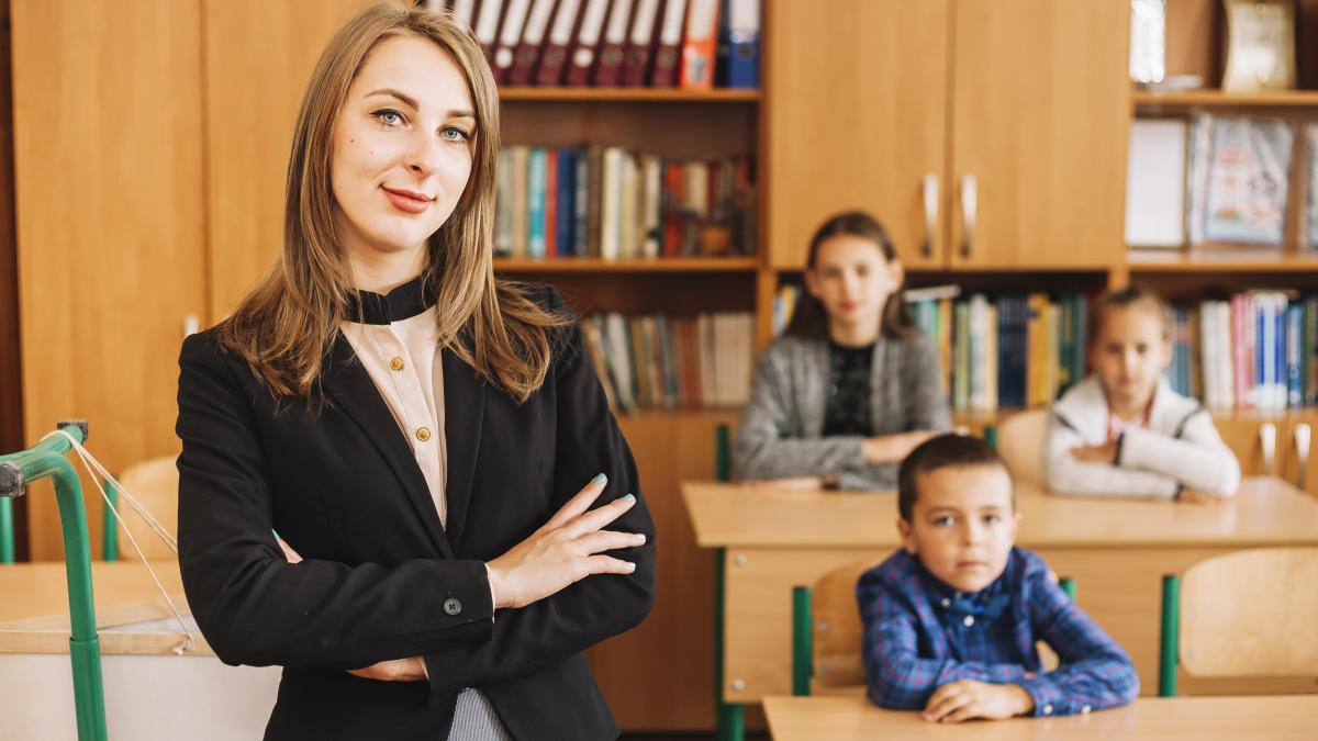 profesorii-pot-reactualiza-dosarele-pentru-prelungirea-contractului-de-munca-in-anul-scolar-2024-2025--pana-cand-pot-face-asta_50526100