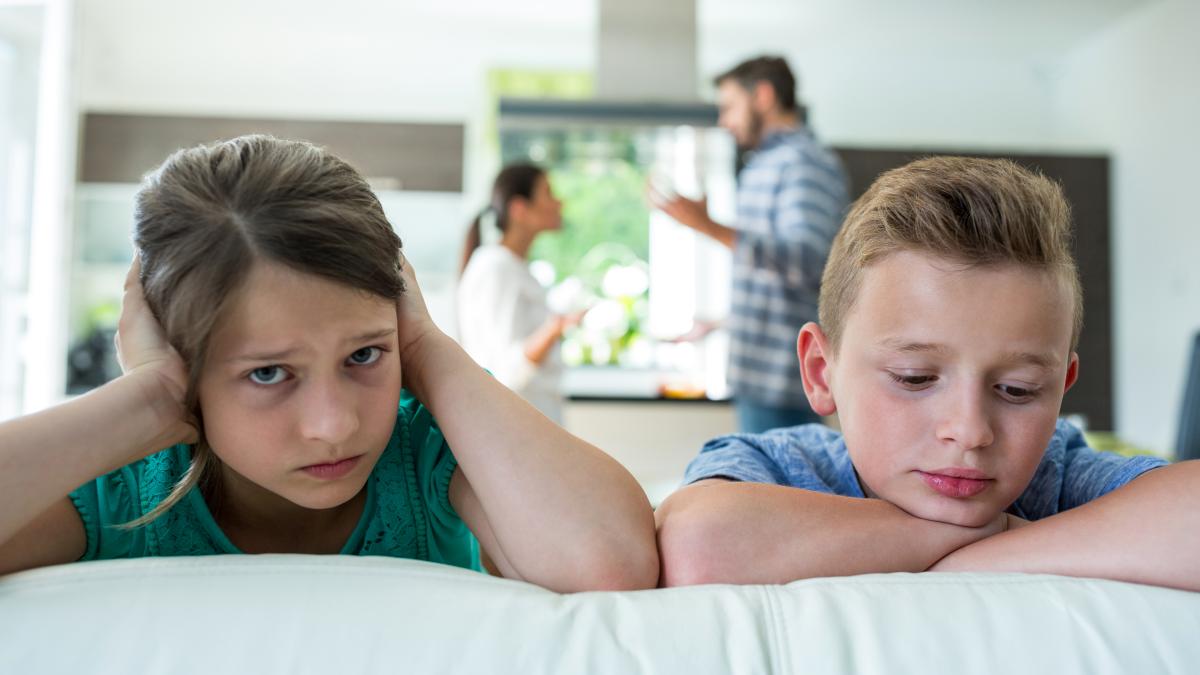 copiii-cu-parinti-divortati-si-ar-dori-sa-i-eliberezi-de-aceste-doua-poveri-2_08777900