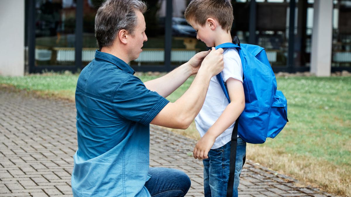 obiceiul-pe-care-il-foloseste-un-expert-montessori-pentru-a-l-face-pe-copii-sa-spuna-ce-a-facut-la-scoala-asa-vei-face-conversatiile-mai-productive-pentru-ambele-parti_39040800