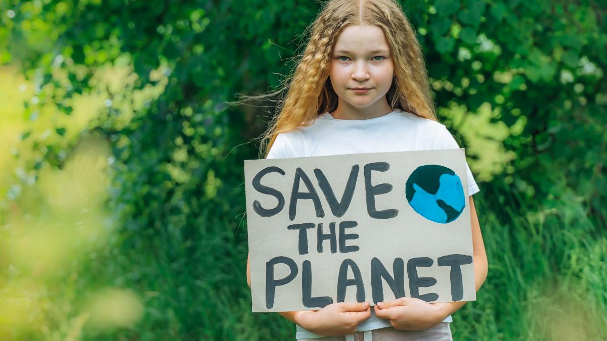 scoala-si-formarea-unei-mentalitati-ecologice--mircea-dutu-e2809eorice-tanar-studios--indiferent-de-optiunile-si-preferintele-sale-de-formare-profesionala--trebuie-sa-fie-educat-in-sensul-respectarii-medi_26456100