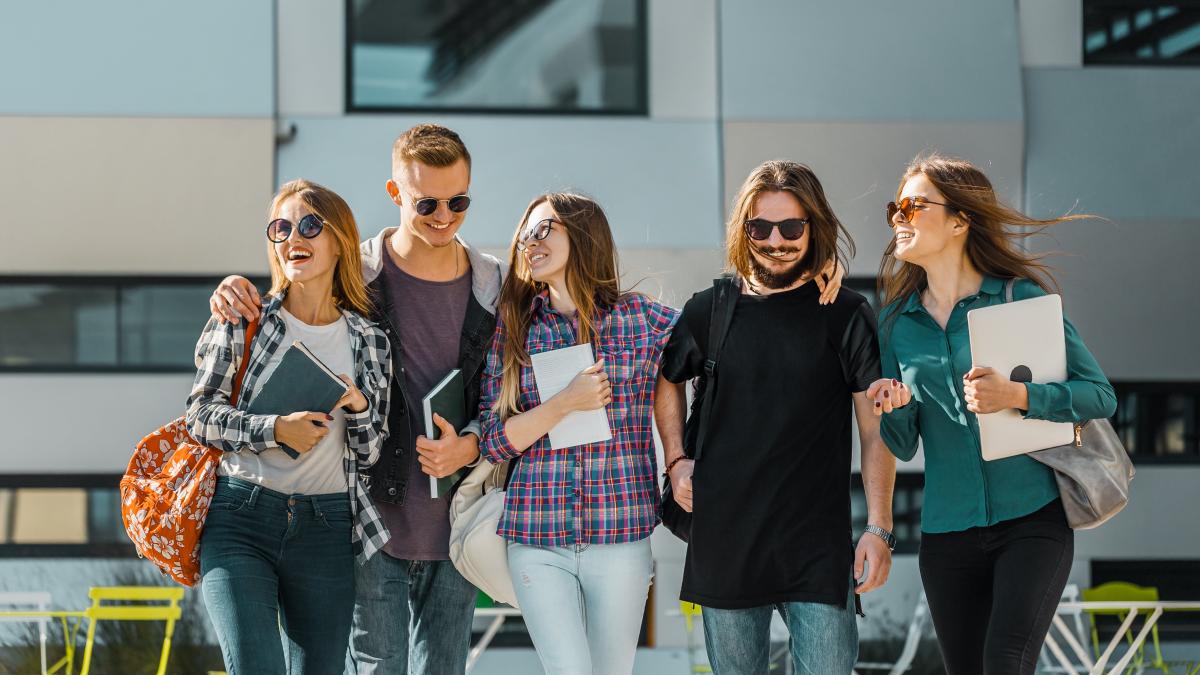 tot-mai-multi-tineri-aleg-sa-urmeze-o-scoala-profesionala--care-sunt-domeniile-ce-ii-ajuta-sa-si-gaseasca-un-loc-de-munca_25452300