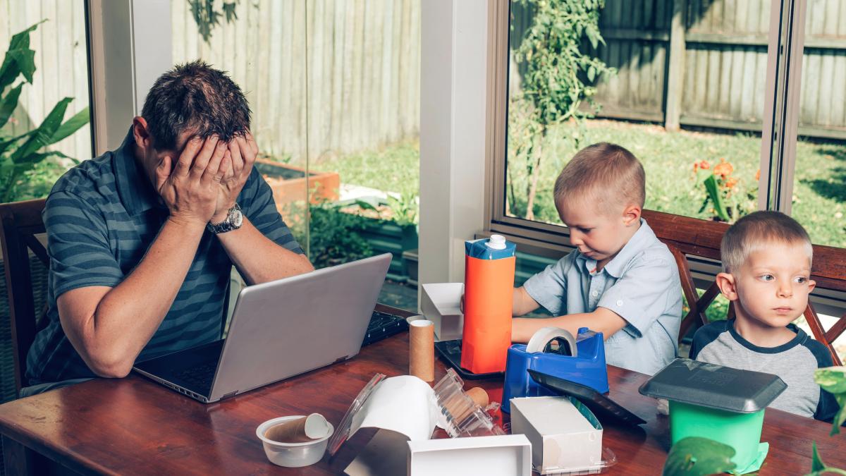 sfatul-unui-terapeut-pentru-a-combate-epuizarea-parintilor-burnout-ul-parental-apare-frecvent-sunt-si-anumite-semne-de-avertizare-specifice_36374400