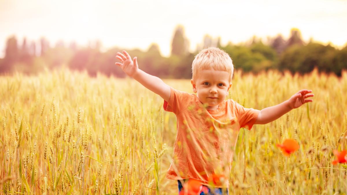 cum-sa-ti-educi-copilul-astfel-incat-sa-nu-depinda-de-validarea-celorlalti-specialist-poate-fi-extrem-de-nociva_95158800