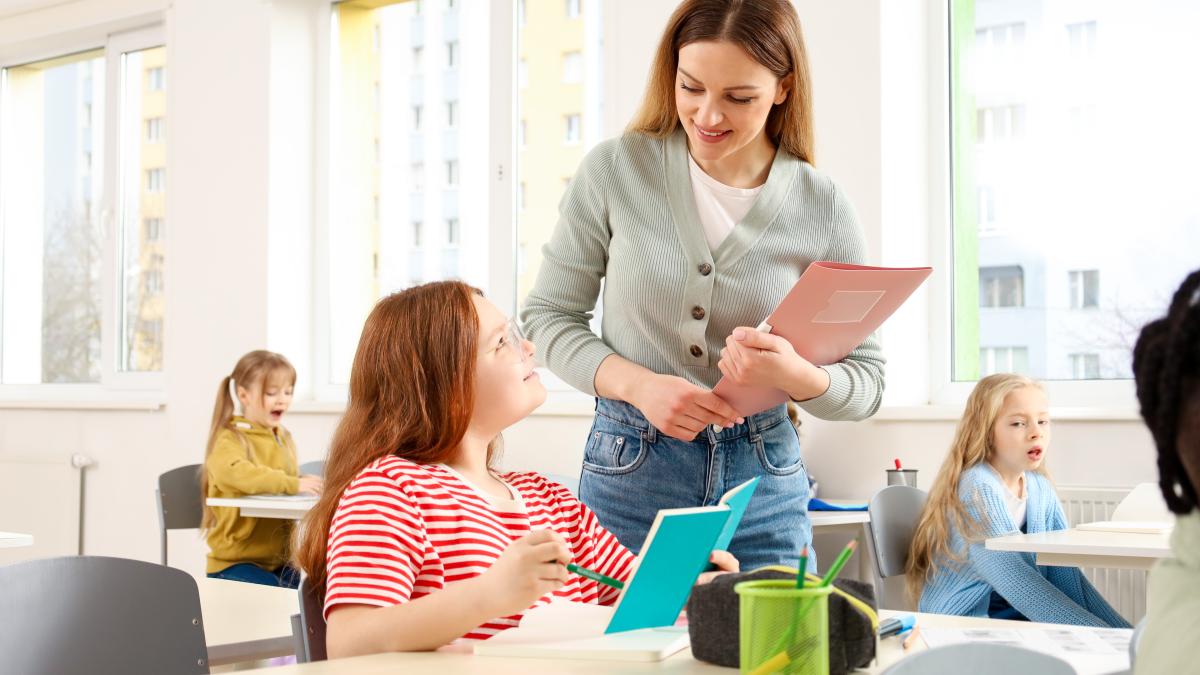 cum-ar-trebui-sa-fie-profesorul-in-secolul-xxi-conf--univ--dr--firuta-tacea-e2809eeu-asa-il-vad-nu-as-putea-sa-raspund-altfele2809d_93026500