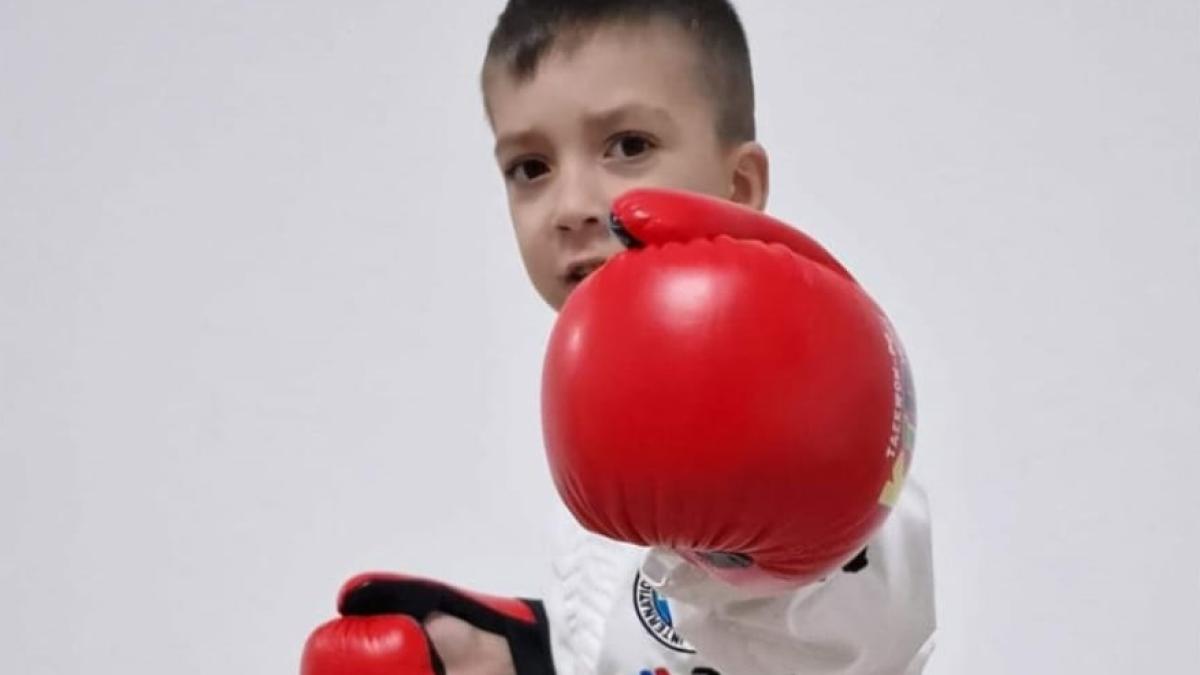 la-5-ani--bogdan-nu-se-bucura-de-copilarie-pentru-ca-e-nevoit-sa-lupte-cu-un-tip-de-cancer-agresiv-trebuie-sa-inceapa-acum-tratamentul-pentru-sanse-de-supravietuire-ajutor-umanitar-1_34391300