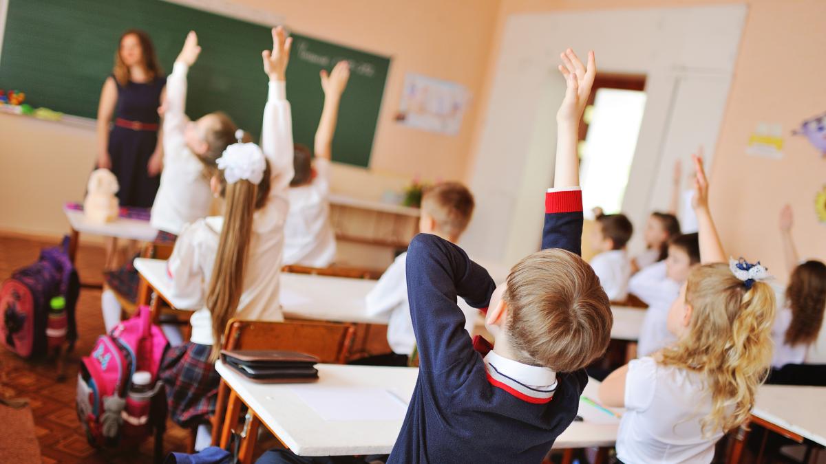 caracteristicile-elevilor-foarte-buni--potrivit-profesorilor-nu-stau-in-ultima-banca--caietele-lor-sunt-ordonate-si-nu-se-uita-in-telefoanele-mobile_11189100