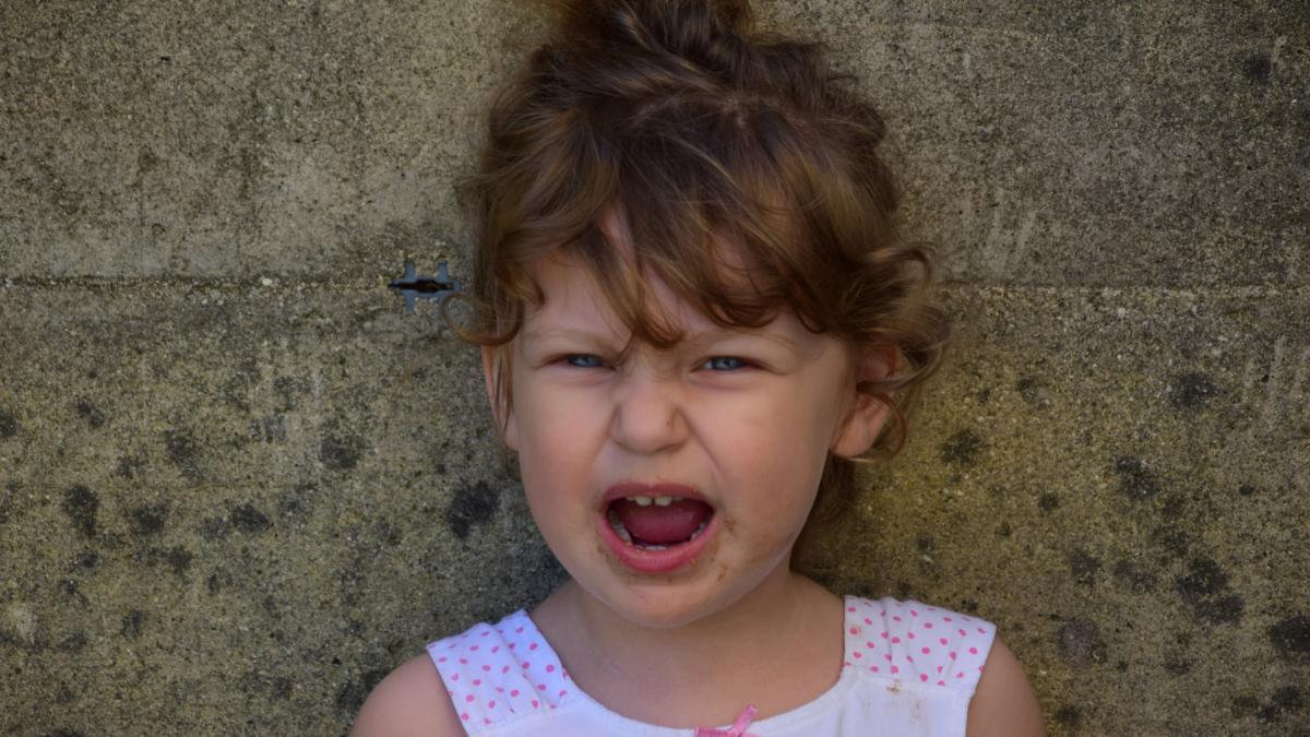 sase-trucuri-psihologice-care-sunt-foarte-utile-atunci-cand-copiii-au-un-comportament-sfidator_65517500