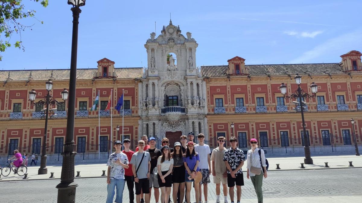 tineri-specializati-in-it-in-sevilia_72862400